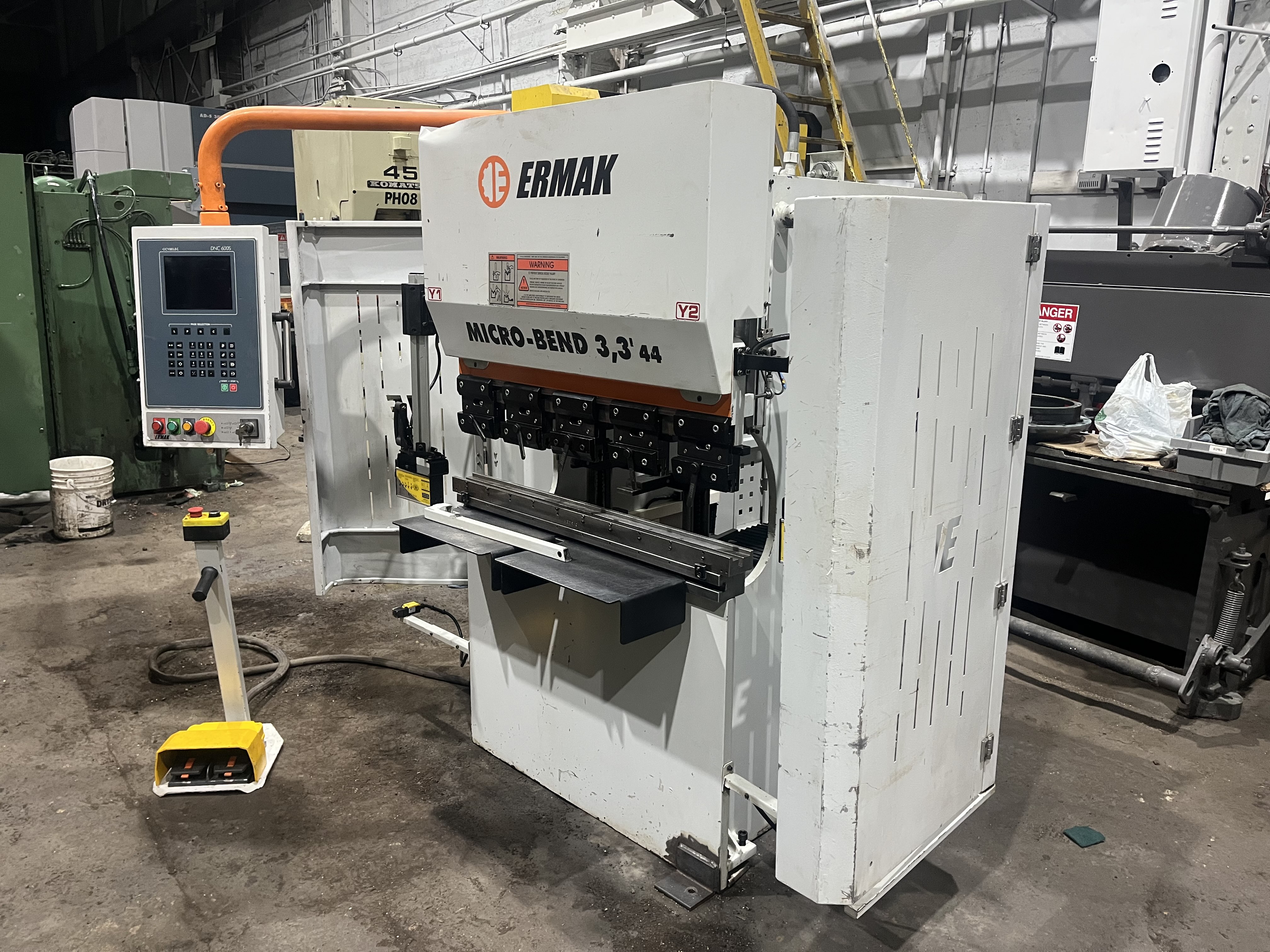 44 Ton X 1M 2013 Ermak  Micro Bend CNC CNC Hydraulic Press Brake  